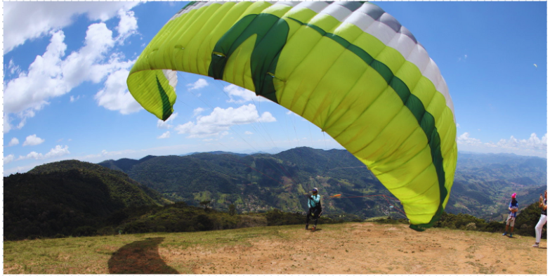 Voo na Pedra do Baú