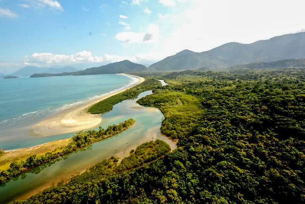 Praia na Serra do Mar