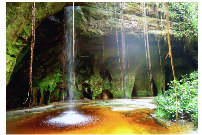 Gruta na Amazônia